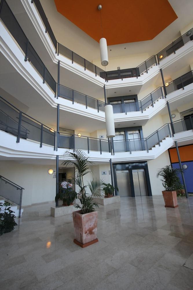 Apartamentos Vertice Sevilla Aljarafe Bormujos Eksteriør bilde